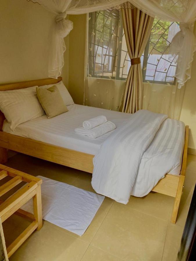 Golden Cherries Guest House Jinja Exterior photo