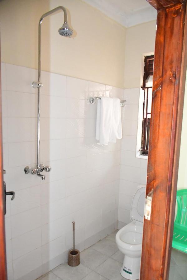 Golden Cherries Guest House Jinja Exterior photo