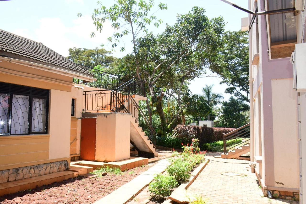 Golden Cherries Guest House Jinja Exterior photo