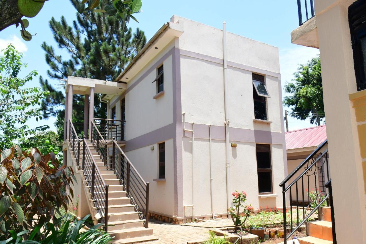 Golden Cherries Guest House Jinja Exterior photo